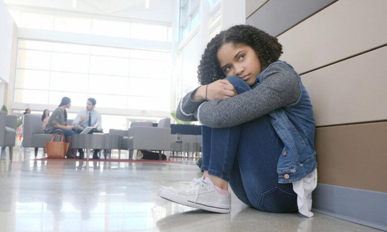 No es inusual que los jóvenes que están enfrentando sentimientos dolorosos se involucren en comportamientos de autolesión.