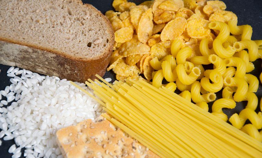 Carbohidratos complejos y simples. Pan, pasta, arroz, cereal.