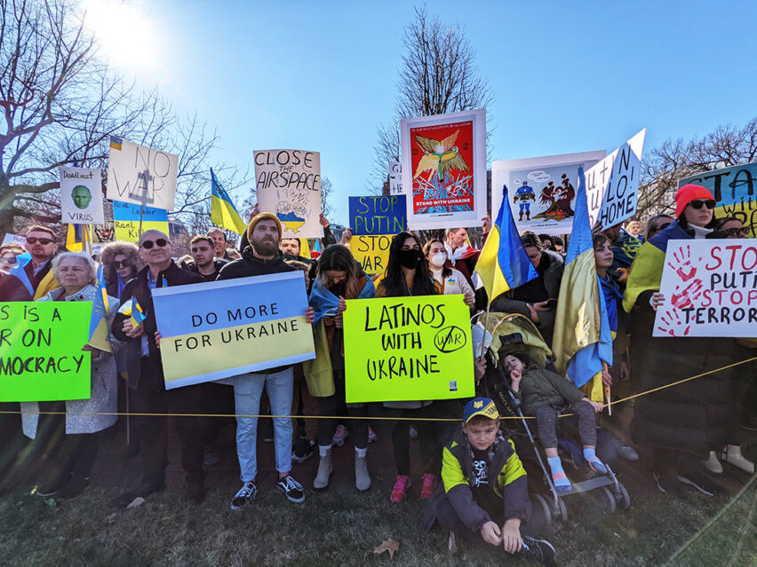 Grupos de latinos apoyando a Ucrania