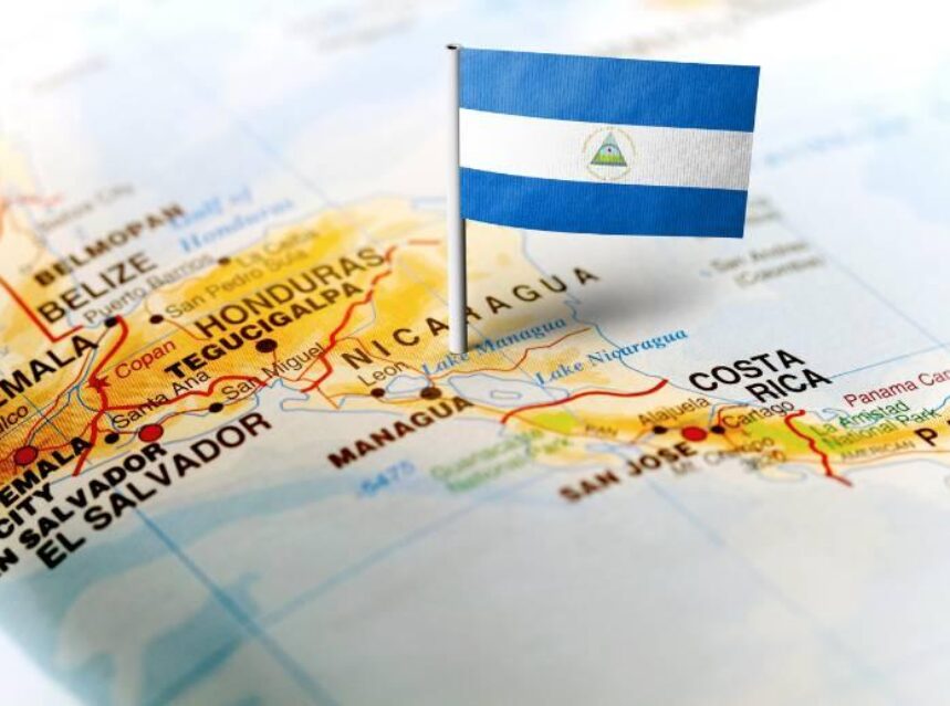 Bandera de Nicaragua. El primer consulado de Nicaragua en Estados Unidos se estableció en 1946. Hoy en día hay varios consulados nicaragüenses en Estados Unidos.