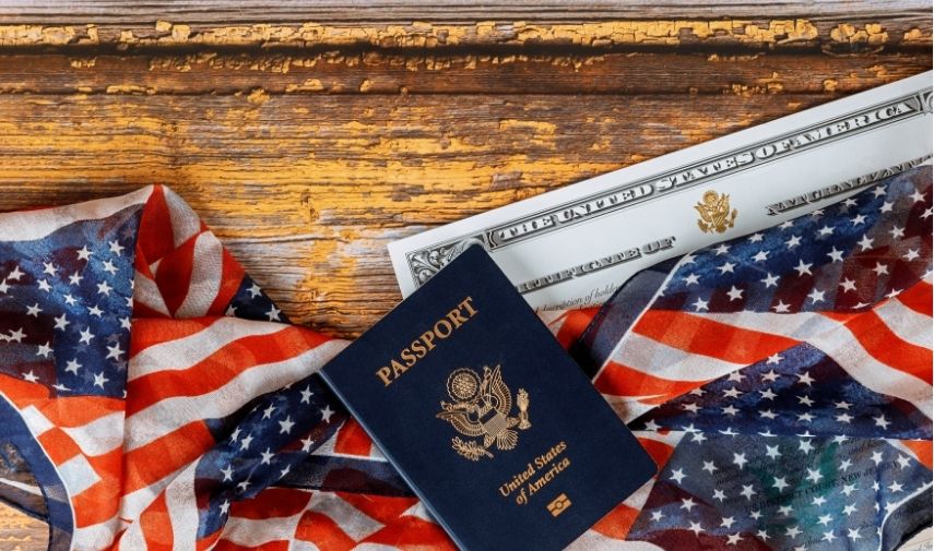 Guía sobre cómo migrar legalmente a Estados Unidos: requisitos de visas, residencia permanente y ciudadanía.