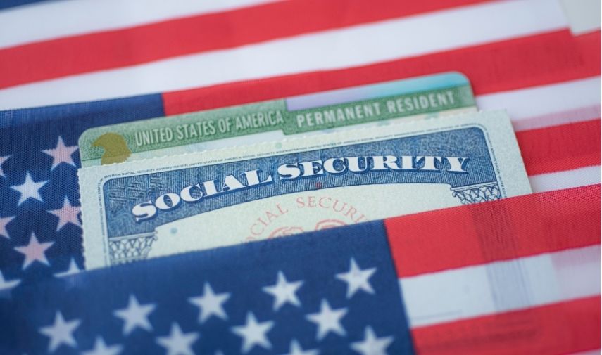 USCIS niega residencias por opiniones antiamericanas