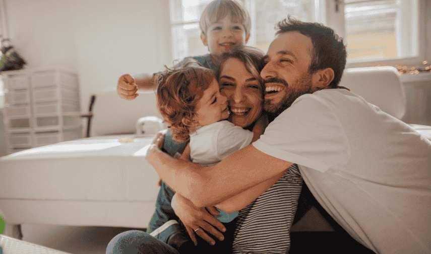 ¿Vivir el momento puede hacerte un mejor papá o mamá? Según un nuevo estudio, la atención plena podría ayudarte a tener una experiencia de crianza más feliz y saludable.