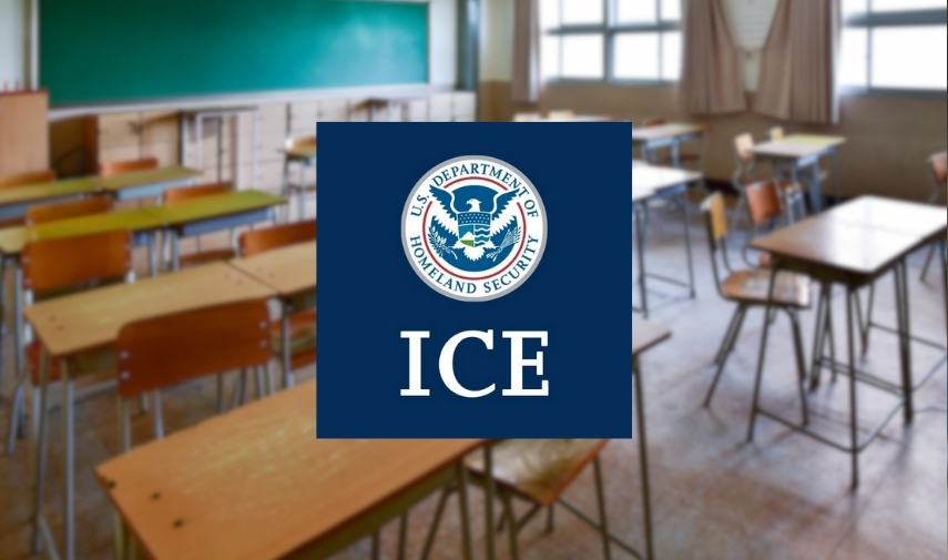 Agentes de ICE detienen a una empleada en la entrada de un preescolar en Chicago durante un operativo migratorio.