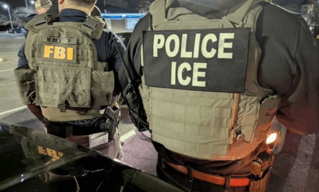 Agentes de inmigración arrestan a ciudadanos estadounidenses durante un operativo migratorio, según informe de ProPublica.