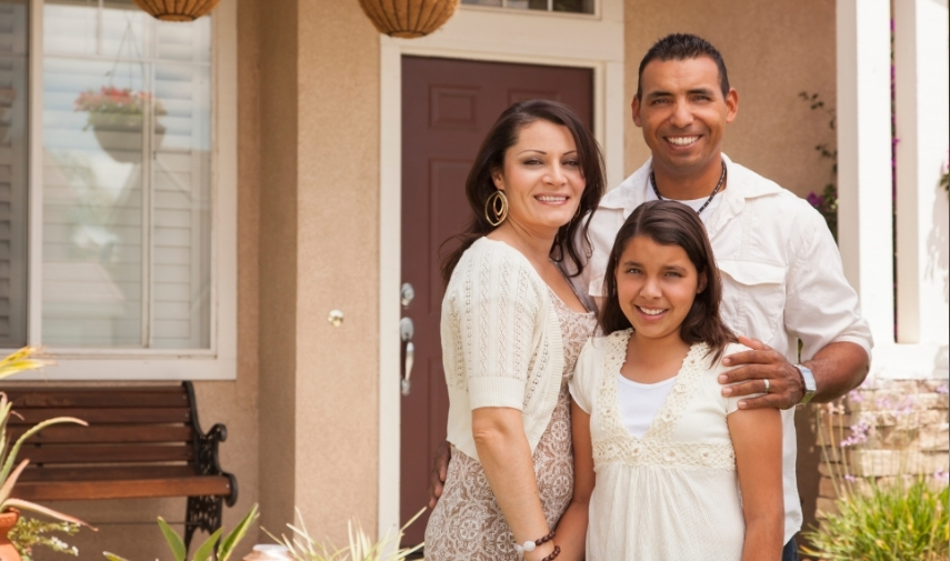 Ilustración sobre cómo fomentar el sentido de propósito en adolescentes mediante el ejemplo, el enfoque en fortalezas, la gratitud, el apoyo social y la visión a largo plazo.