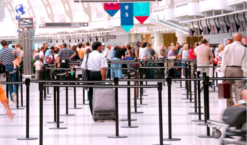 TSA comparte listas de pasajeros con ICE en aeropuertos de EE.UU.