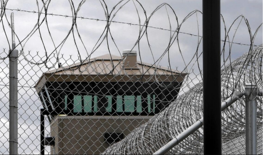 Niños migrantes pasan meses en albergues en EE.UU., enfrentando trauma y separación mientras sus padres son detenidos durante procesos migratorios.