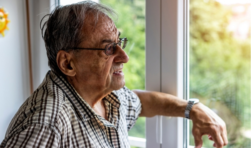 Estafas a adultos mayores: cómo operan y cómo detenerlas a tiempo