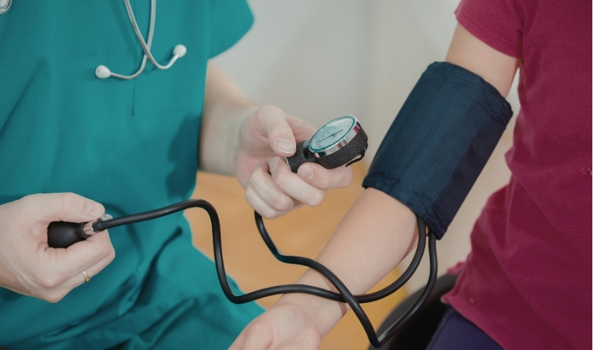 Control de la presión arterial en adultos mayores y riesgo de demencia