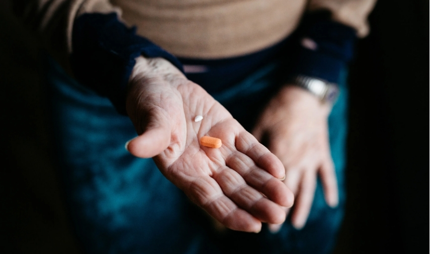 Salud, adultos mayores y medicinas.